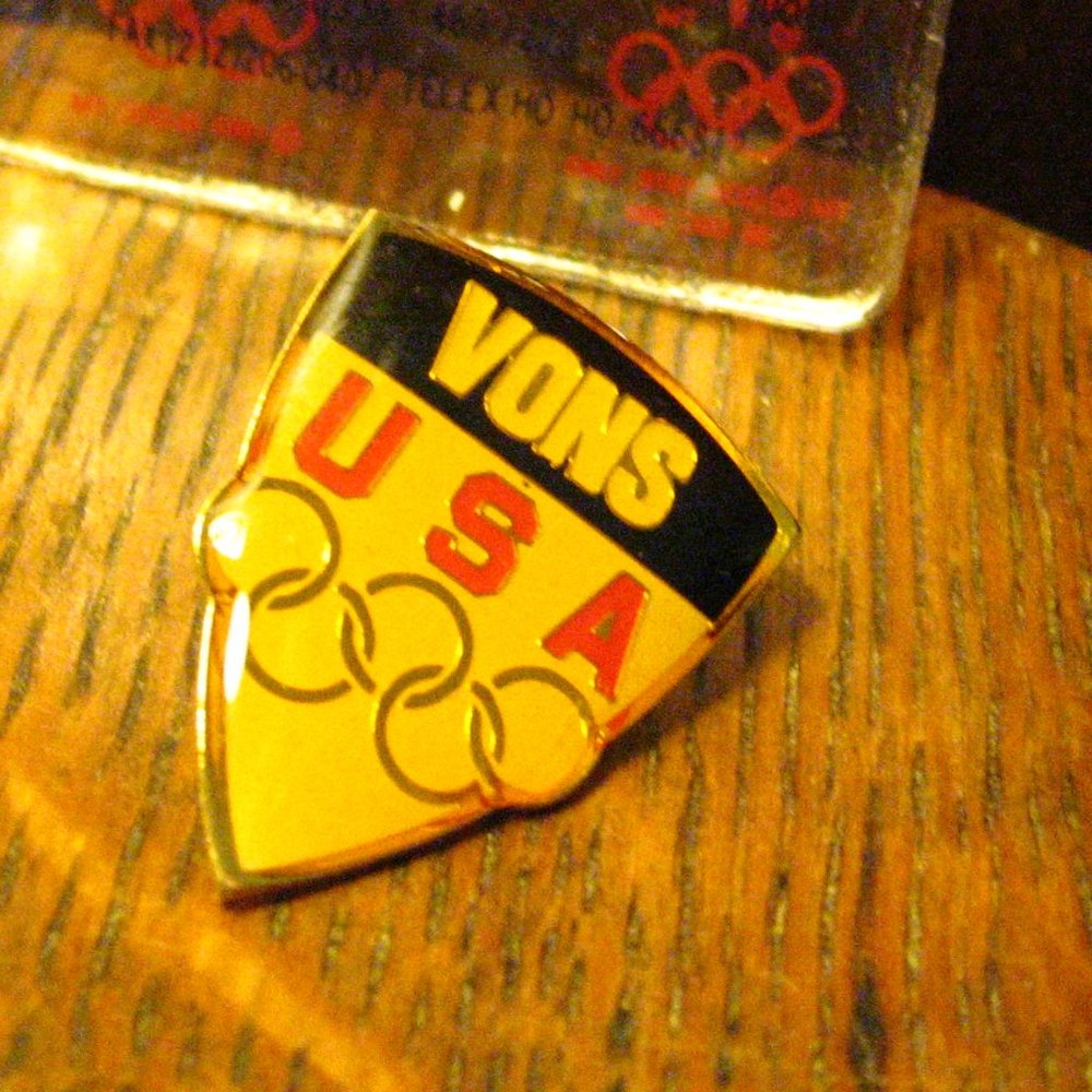 Calgary Canada 1988 Winter Olympic Vintage Lapel Pin